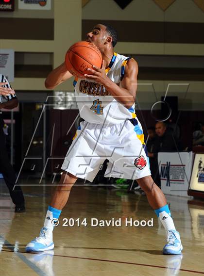 Thumbnail 2 in Lakeside vs. Los Osos (MaxPreps Holiday Classic) photogallery.