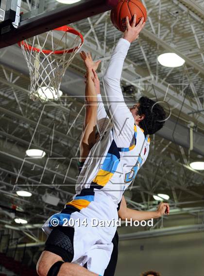 Thumbnail 3 in Lakeside vs. Los Osos (MaxPreps Holiday Classic) photogallery.