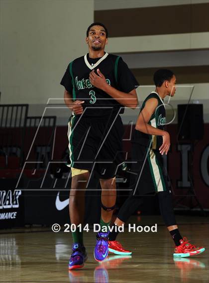 Thumbnail 1 in Lakeside vs. Los Osos (MaxPreps Holiday Classic) photogallery.
