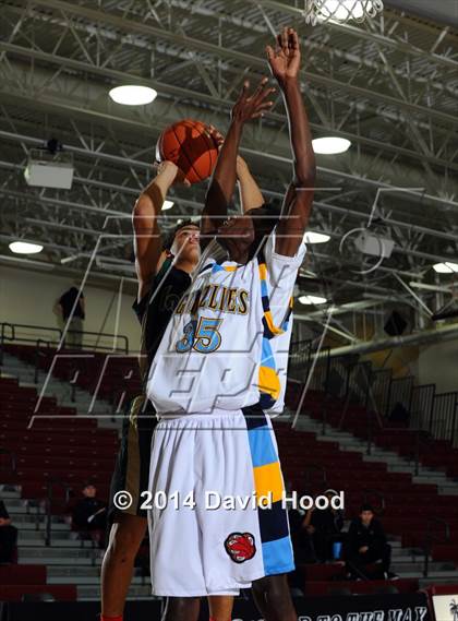 Thumbnail 3 in Lakeside vs. Los Osos (MaxPreps Holiday Classic) photogallery.