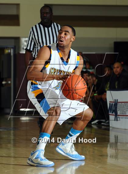 Thumbnail 1 in Lakeside vs. Los Osos (MaxPreps Holiday Classic) photogallery.
