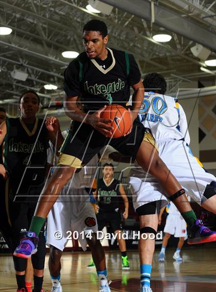 Thumbnail 1 in Lakeside vs. Los Osos (MaxPreps Holiday Classic) photogallery.