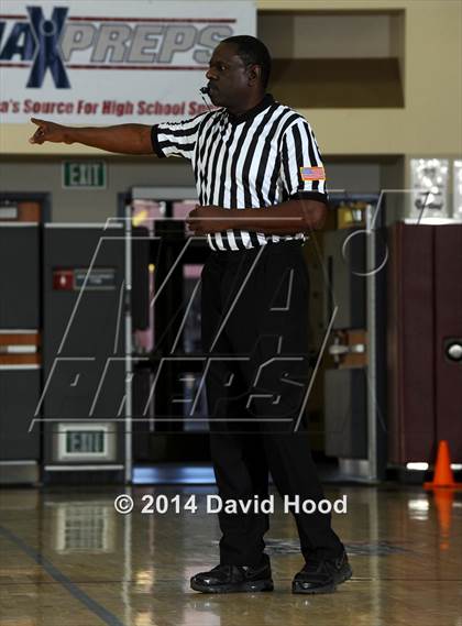 Thumbnail 1 in Lakeside vs. Los Osos (MaxPreps Holiday Classic) photogallery.