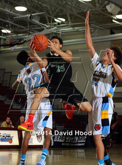 Thumbnail 2 in Lakeside vs. Los Osos (MaxPreps Holiday Classic) photogallery.