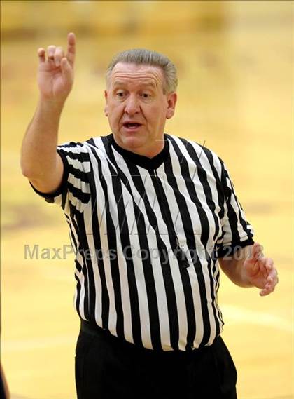 Thumbnail 3 in Center vs. McQueen (Whitney Christmas Classic) photogallery.