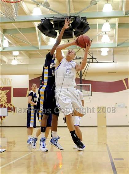 Thumbnail 3 in Center vs. McQueen (Whitney Christmas Classic) photogallery.