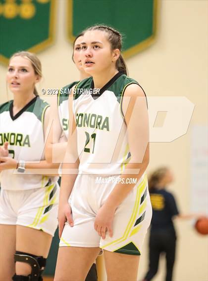Thumbnail 3 in Gregori @ Sonora photogallery.