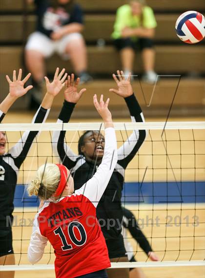 Thumbnail 2 in Centennial vs. Bishop Lynch (Texas Open Tournament) photogallery.