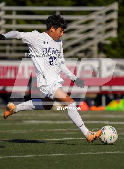 Thumbnail 2 in Huntington vs Smithtown West (Section XI Class AA Final) photogallery.