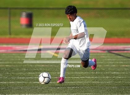 Thumbnail 3 in Huntington vs Smithtown West (Section XI Class AA Final) photogallery.