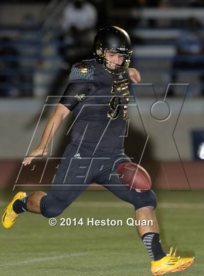 Thumbnail 2 in Poly vs Narbonne  photogallery.