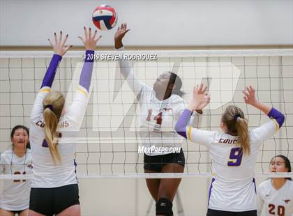 Thumbnail 3 in Escalon vs. Lincoln (CIF D4 Norcal Regional Playoff) photogallery.