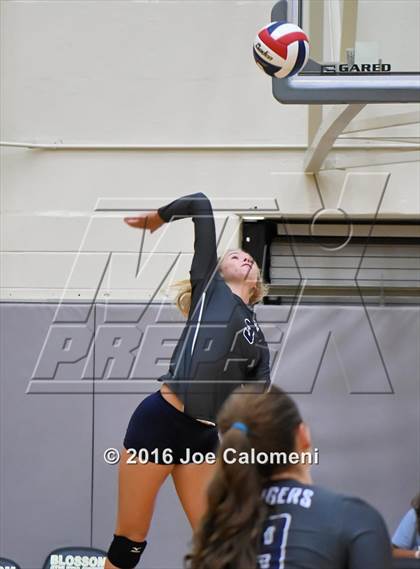 Thumbnail 2 in Churchill vs Smithson Valley (NEISD Invitational) photogallery.