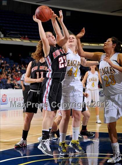 Thumbnail 3 in Rio Mesa vs. Arroyo Grande (CIF SS D3AAA Final) photogallery.