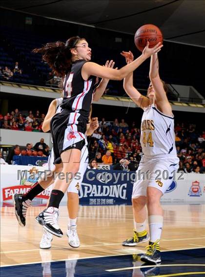 Thumbnail 1 in Rio Mesa vs. Arroyo Grande (CIF SS D3AAA Final) photogallery.