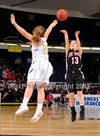 Thumbnail 3 in Rio Mesa vs. Arroyo Grande (CIF SS D3AAA Final) photogallery.