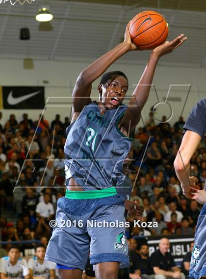 Thumbnail 2 in Chino Hills vs. Bishop Montgomery (Fairfax State Preview) photogallery.