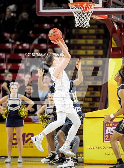 Thumbnail 1 in Desert Vista vs. Pinnacle (AIA 6A Semifinal) photogallery.