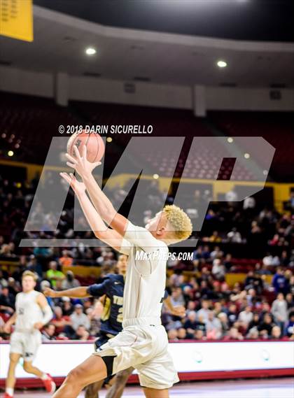 Thumbnail 1 in Desert Vista vs. Pinnacle (AIA 6A Semifinal) photogallery.