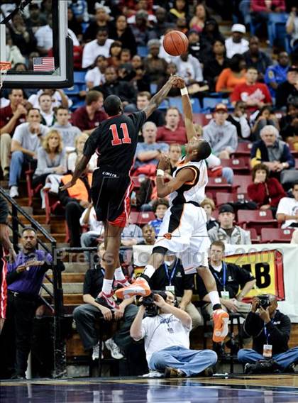 Thumbnail 3 in Westchester vs. McClymonds (CIF State D1 Final) photogallery.