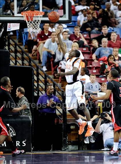 Thumbnail 2 in Westchester vs. McClymonds (CIF State D1 Final) photogallery.