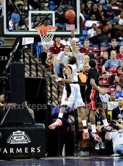 Thumbnail 3 in Westchester vs. McClymonds (CIF State D1 Final) photogallery.