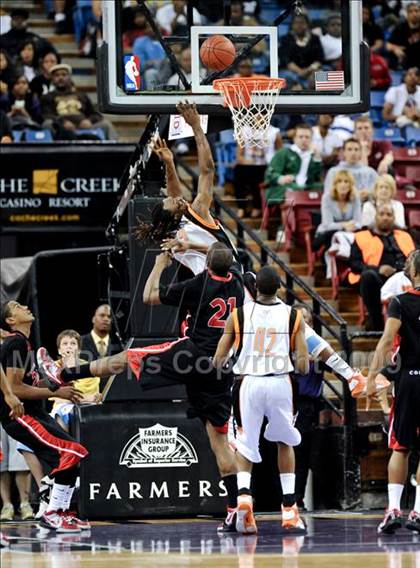 Thumbnail 2 in Westchester vs. McClymonds (CIF State D1 Final) photogallery.