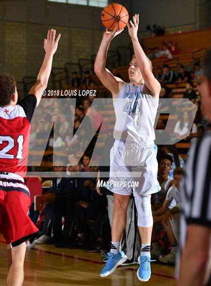 Thumbnail 1 in Orange Lutheran vs. Villa Park (Nike Extravaganza) photogallery.