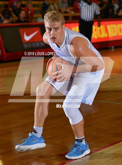 Thumbnail 2 in Orange Lutheran vs. Villa Park (Nike Extravaganza) photogallery.