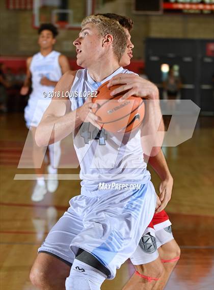 Thumbnail 1 in Orange Lutheran vs. Villa Park (Nike Extravaganza) photogallery.