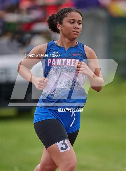 Thumbnail 2 in UIL 6A Track & Field District Finals (1600M) photogallery.