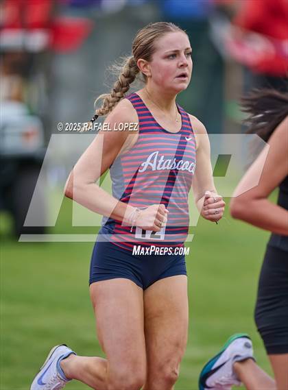 Thumbnail 1 in UIL 6A Track & Field District Finals (1600M) photogallery.