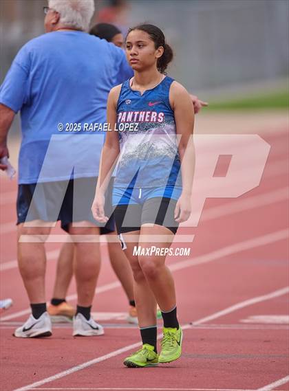 Thumbnail 3 in UIL 6A Track & Field District Finals (1600M) photogallery.