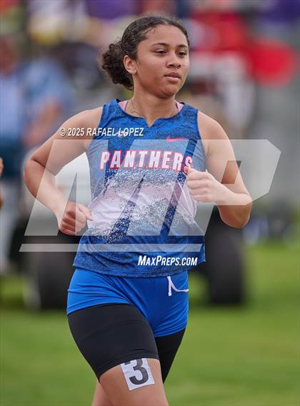 Thumbnail 1 in UIL 6A Track & Field District Finals (1600M) photogallery.