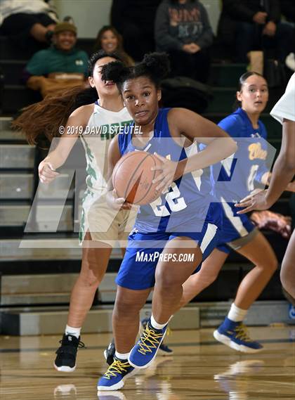 Thumbnail 3 in Wood vs. Dixon (Ram Jam Winter Classic) photogallery.