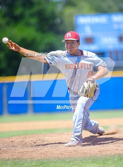 Thumbnail 2 in El Camino Real vs Roosevelt photogallery.