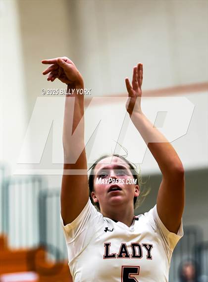 Thumbnail 2 in Grand Saline vs Campbell photogallery.