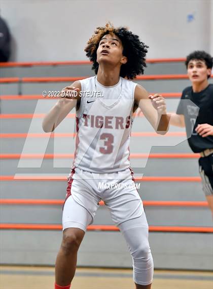 Thumbnail 1 in Vista del Lago vs. Patterson (Tiger Classic) photogallery.