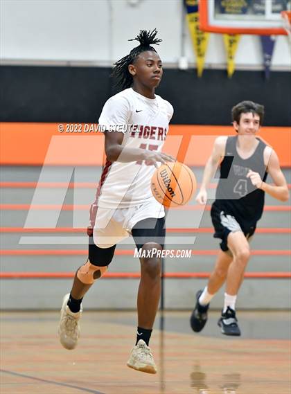 Thumbnail 1 in Vista del Lago vs. Patterson (Tiger Classic) photogallery.