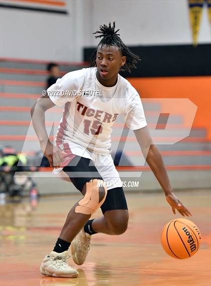 Thumbnail 1 in Vista del Lago vs. Patterson (Tiger Classic) photogallery.