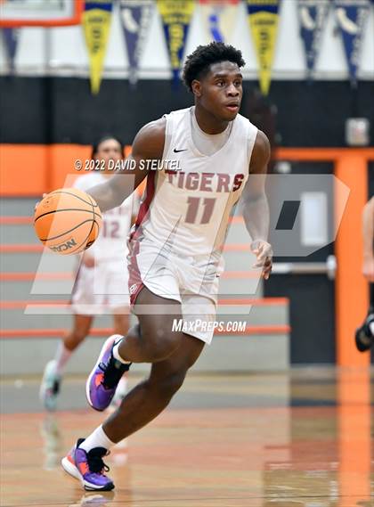 Thumbnail 2 in Vista del Lago vs. Patterson (Tiger Classic) photogallery.