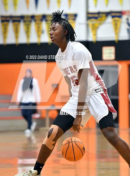 Thumbnail 2 in Vista del Lago vs. Patterson (Tiger Classic) photogallery.