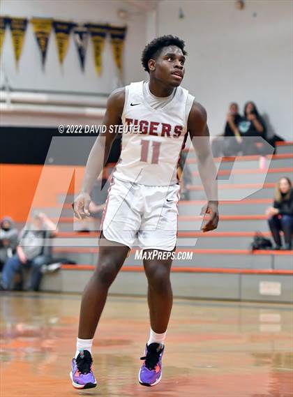 Thumbnail 3 in Vista del Lago vs. Patterson (Tiger Classic) photogallery.