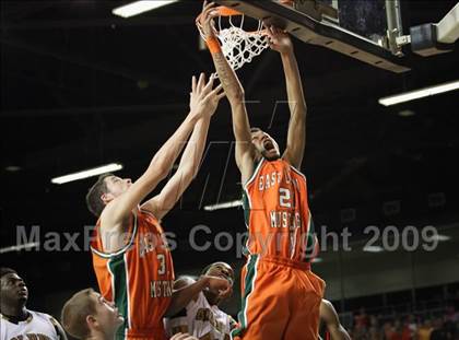 Thumbnail 1 in Shelby vs. East Lincoln (NCHSAA 2A West Final) photogallery.