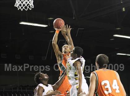 Thumbnail 1 in Shelby vs. East Lincoln (NCHSAA 2A West Final) photogallery.