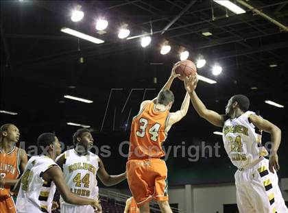Thumbnail 3 in Shelby vs. East Lincoln (NCHSAA 2A West Final) photogallery.