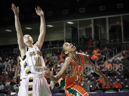 Thumbnail 3 in Shelby vs. East Lincoln (NCHSAA 2A West Final) photogallery.