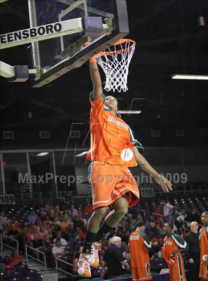 Thumbnail 2 in Shelby vs. East Lincoln (NCHSAA 2A West Final) photogallery.