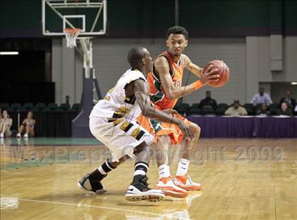Thumbnail 1 in Shelby vs. East Lincoln (NCHSAA 2A West Final) photogallery.