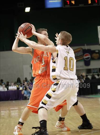 Thumbnail 1 in Shelby vs. East Lincoln (NCHSAA 2A West Final) photogallery.